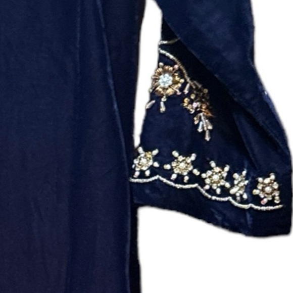 Darakhshan Desire Blue Velvet Embroidered Kurta Set. - Picture 9 of 16